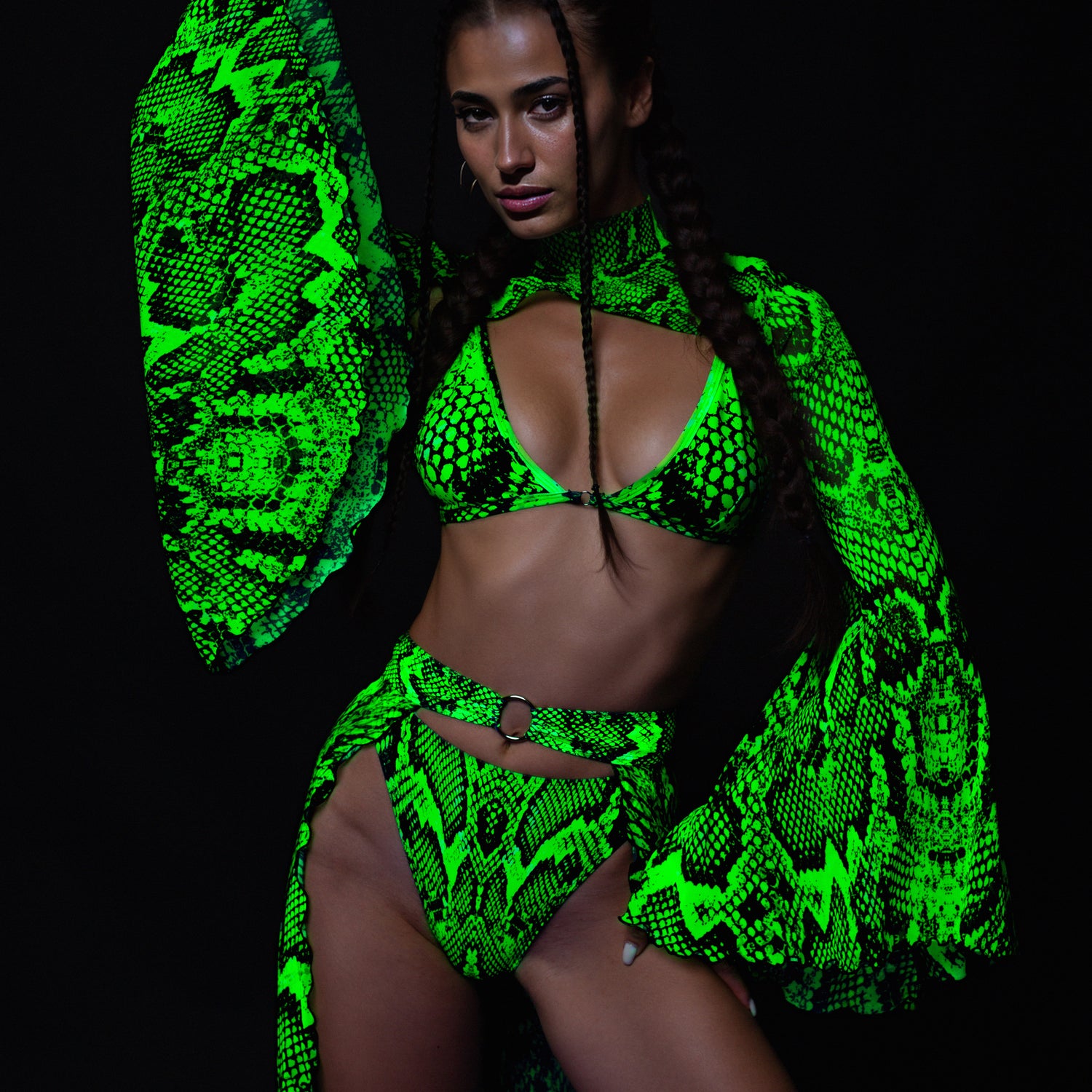 Poisonous Green Bellsleeve Ring Set