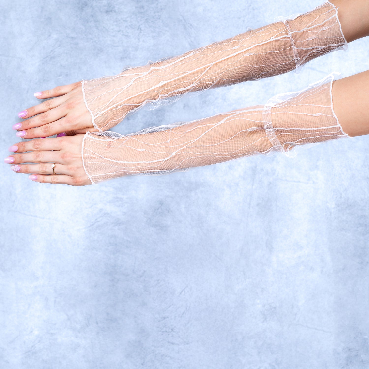 Veil White Mesh Gloves