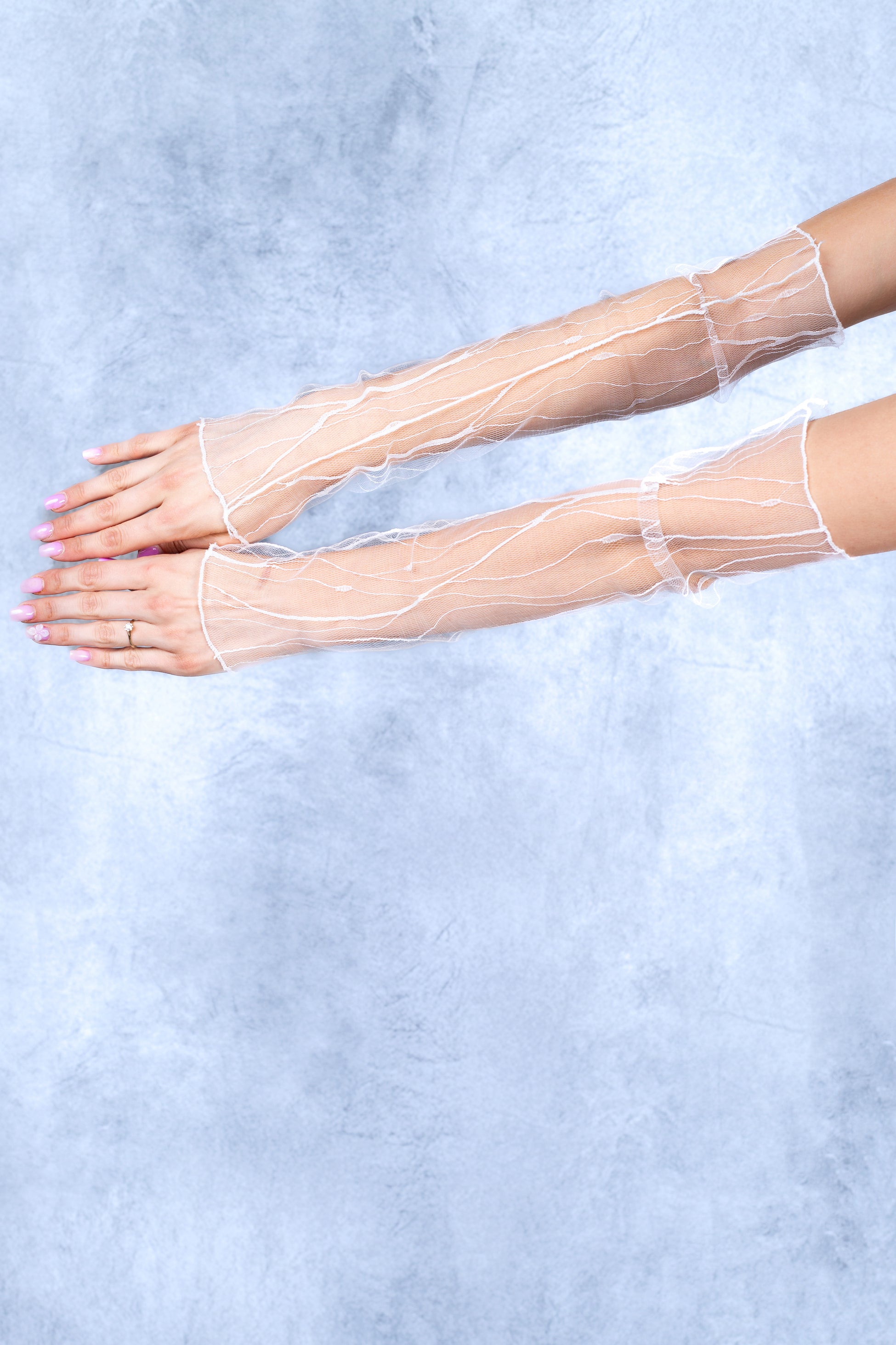 Veil White Mesh Gloves 1