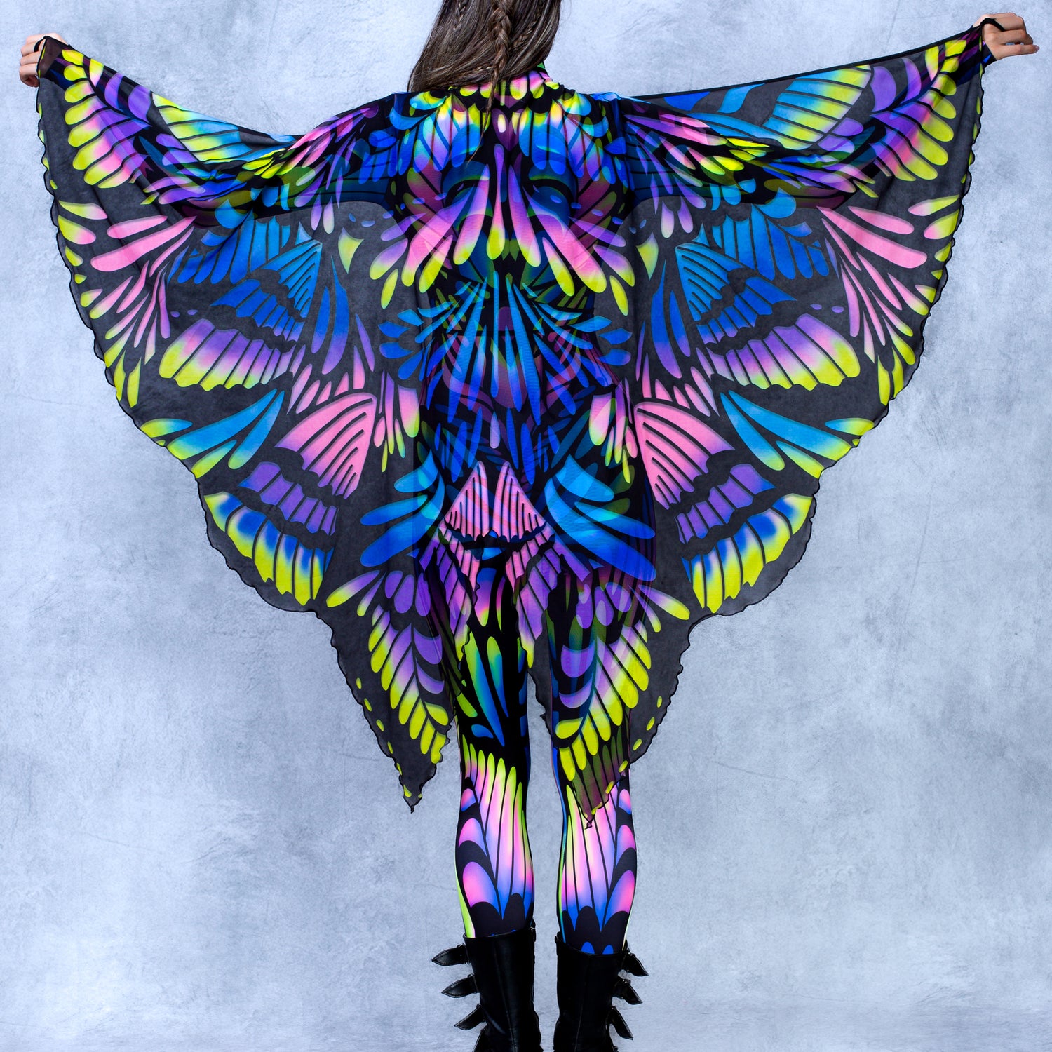 Sweet Wings Costume Club, Performance