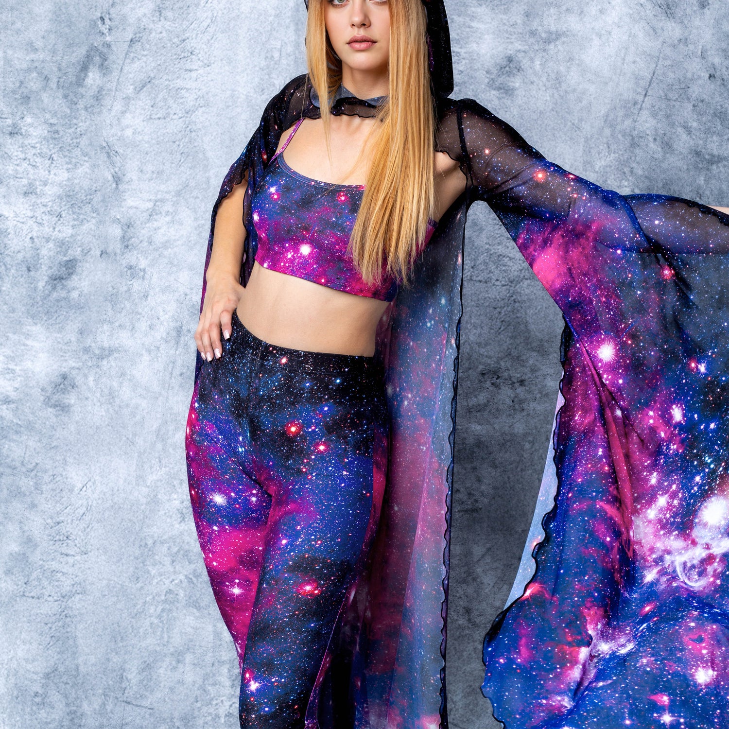 Women Lost In Space Mantle