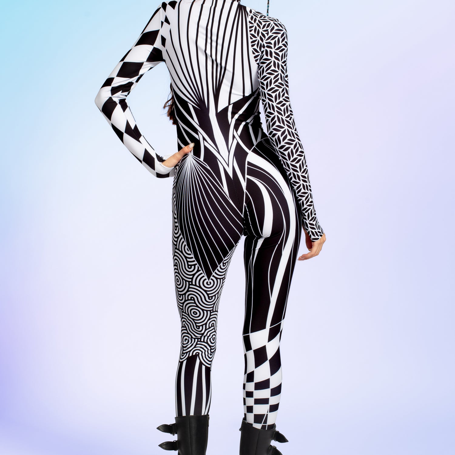Chaotique BnW Costume 4