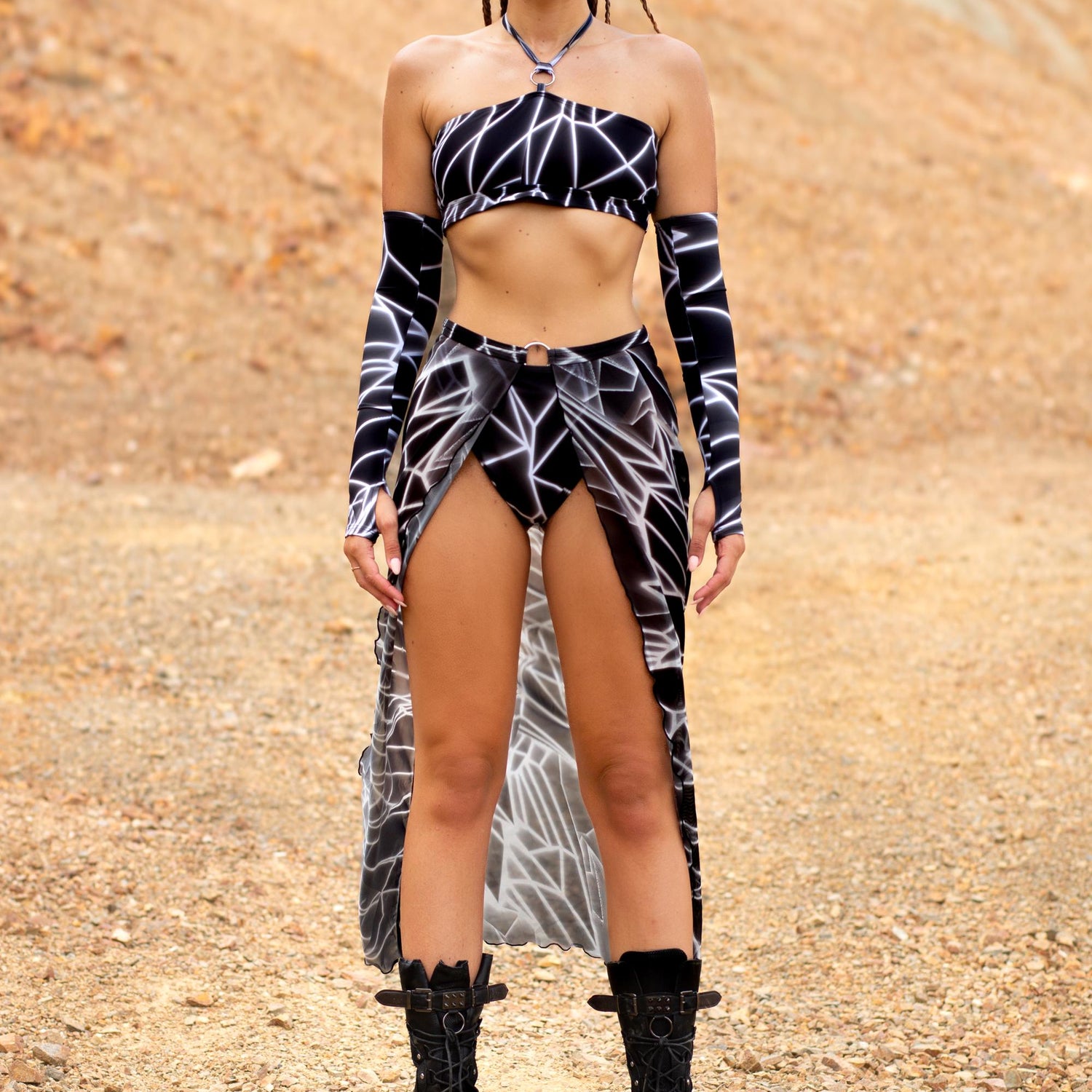 Silver Web Ring Skirt Set Black, White