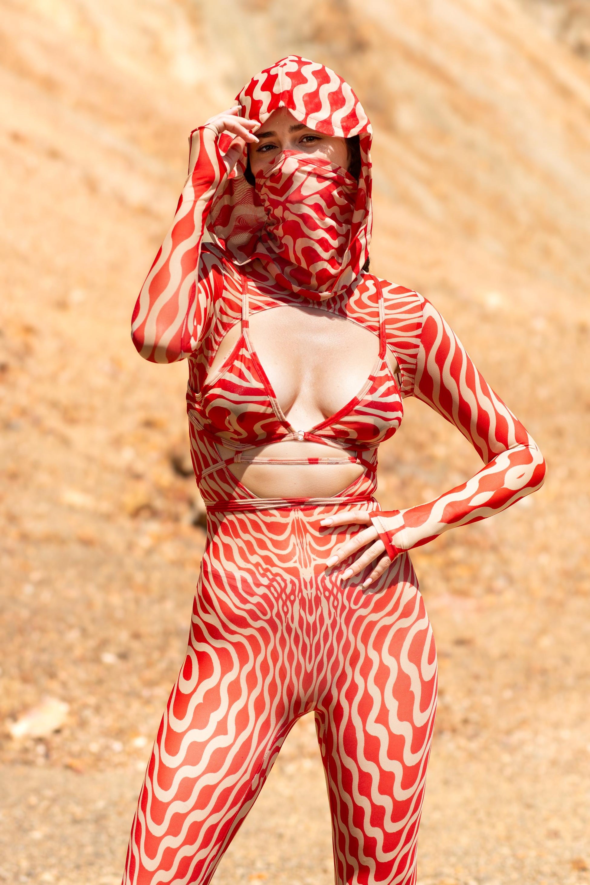 Mind Games Crimson Open-Heart Hood Set 1